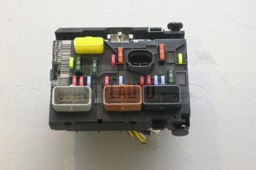 Caja de fusibles / Peugeot 207 1. 4 16V 9661086980