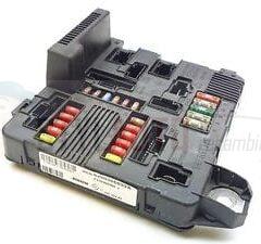 caja de fusibles renault megane 8200306033, s118399300 G-