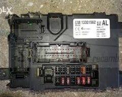 Caja de fusibles / Opel Corsa D 1, 3 GM 13320628 13 320 628 13320628US 401154265 28224264 INDEX 01 G1-AM433RX3