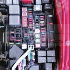caja de fusibles toyota auris hibrido