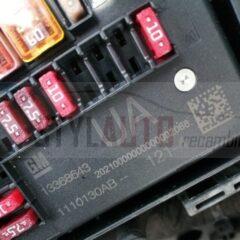 cajs de reles fusibles opel zafira c 13368643 1110130AA AU