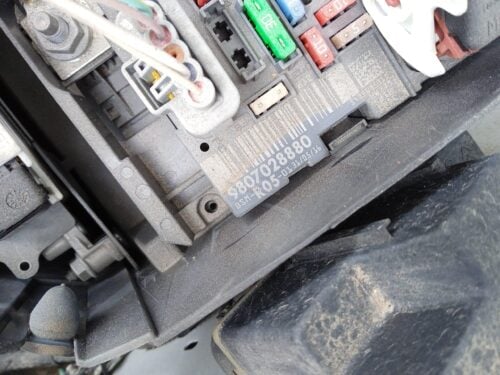 CAJA RELES / FUSIBLES con referencia 9807028880 ; CITROEN BERLINGO / BERLINGO R05
