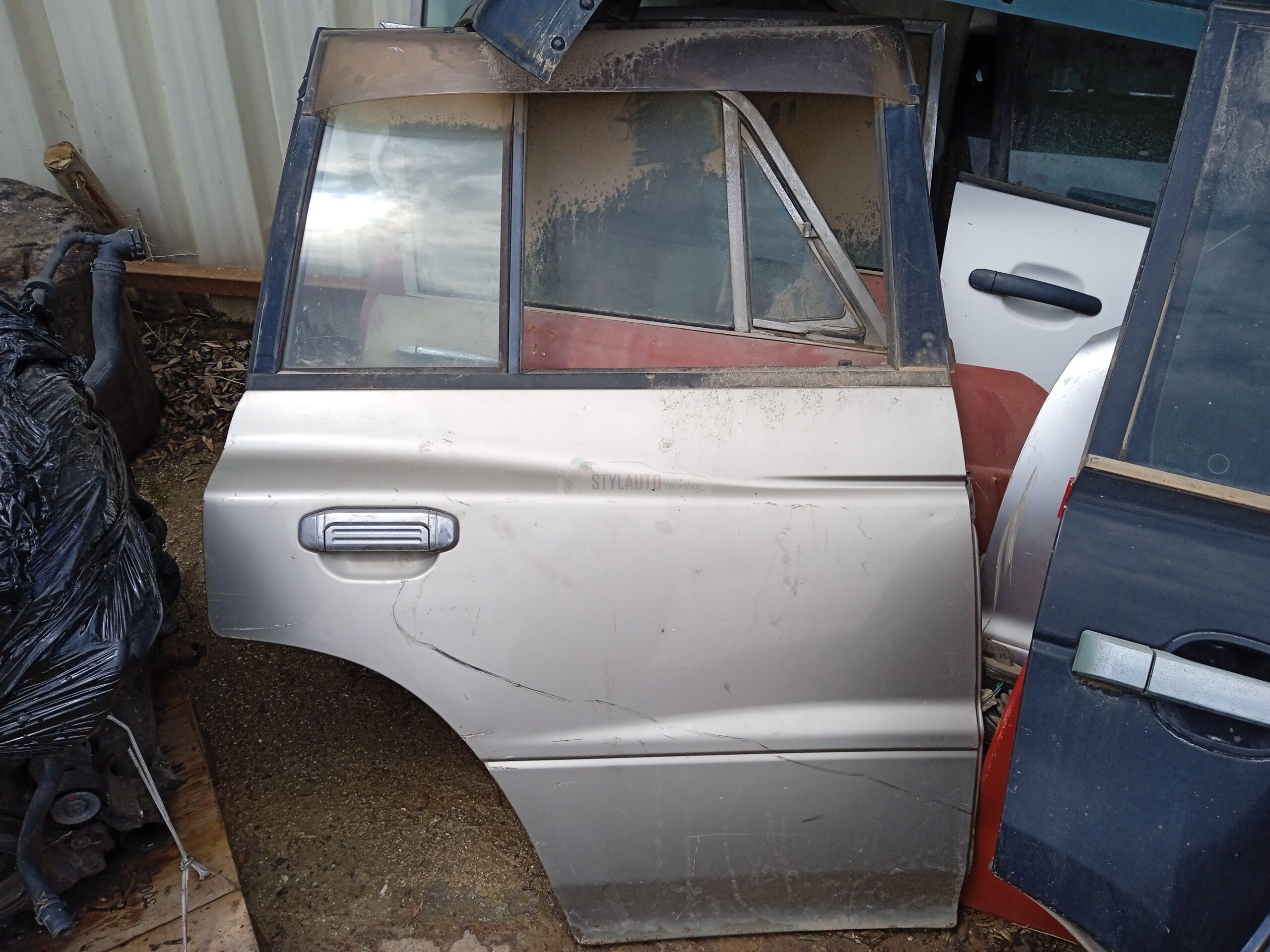 PUERTA TRASERA DERECHA MITSUBISHI MONTERO 1997