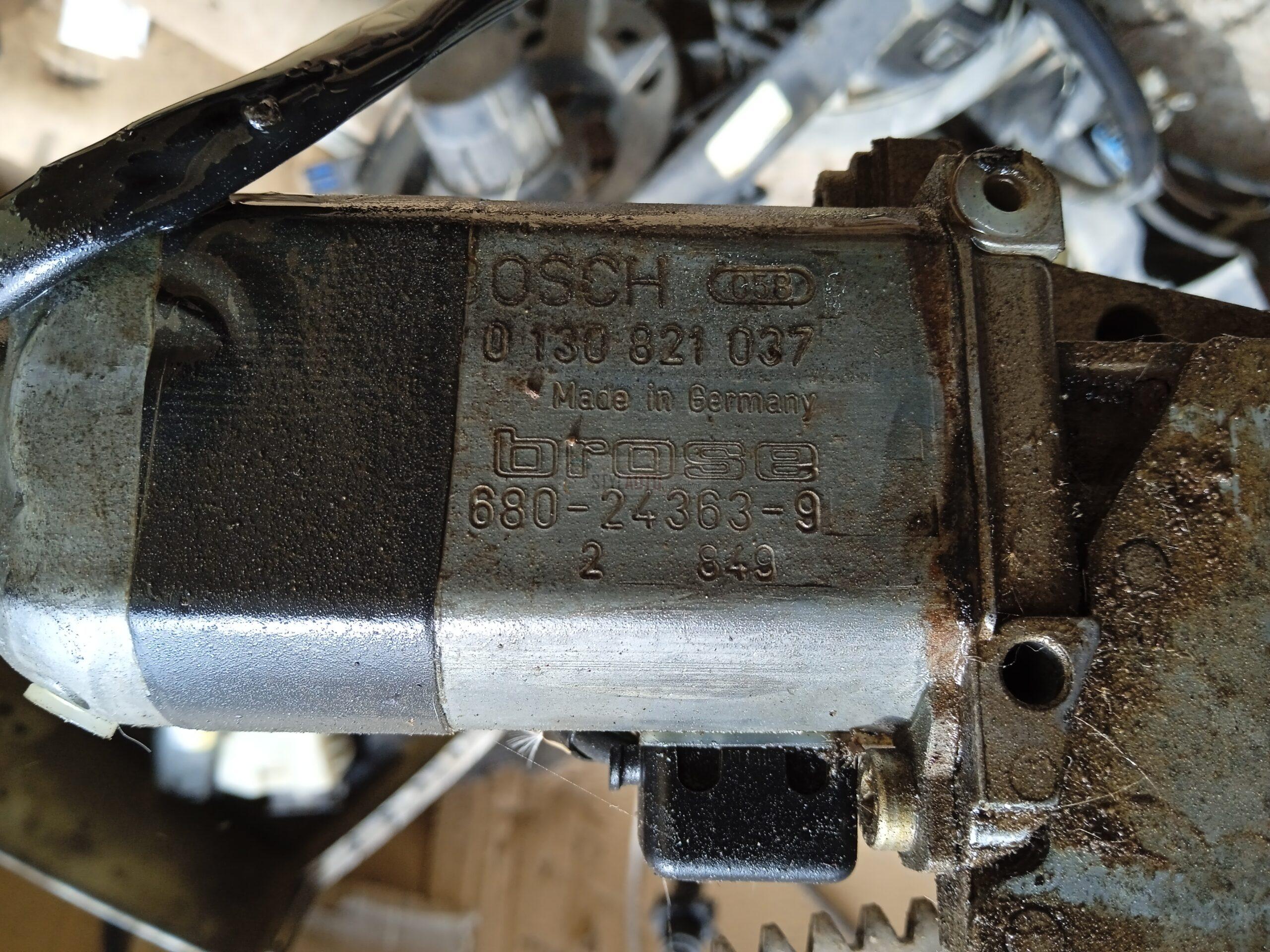 Recambio de elevalunas delantero derecho para mercedes clase c (w201) berlina e 190 (201.024) referencia OEM IAM 0130821037