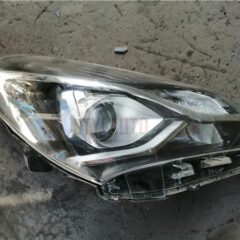 faro derecho xenon toyota yaris 2014