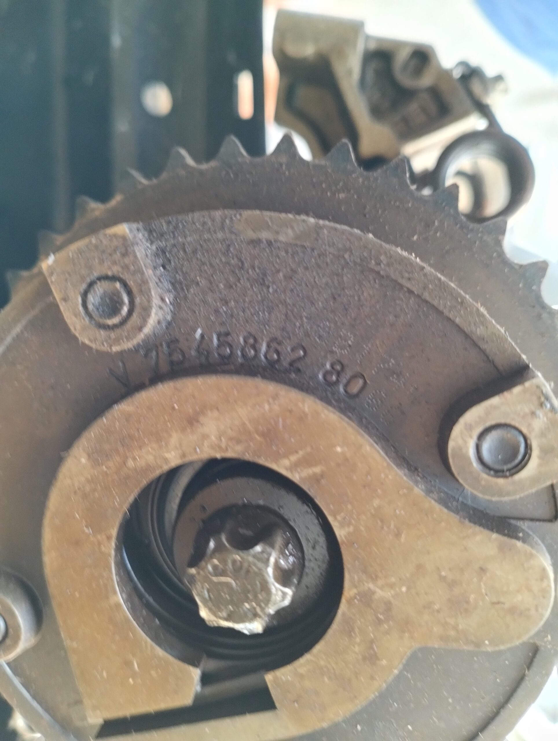 arbol de levas Mini 2009 R55 R56 1.6 gasolina turbo 184 cv Tipo motor N14B16A 142.220 kms Referencia V7545862 V754586280