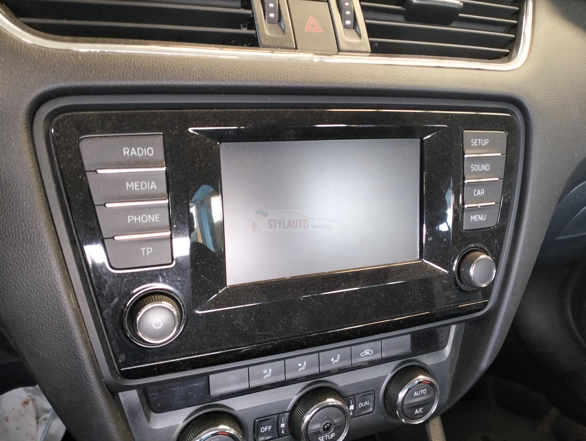 radio pantalla skoda octavia 5e3