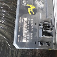 Caja de fusibles Mercedes VITO 6399000700 A6399000700