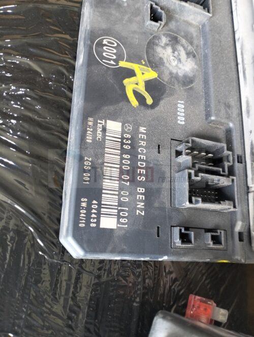 Caja de fusibles Mercedes VITO 6399000700 A6399000700