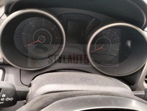 cuadro instrumentos para ssangyong tivoli 1.6 turbodiesel cat referencia OEM IAM 8021035100