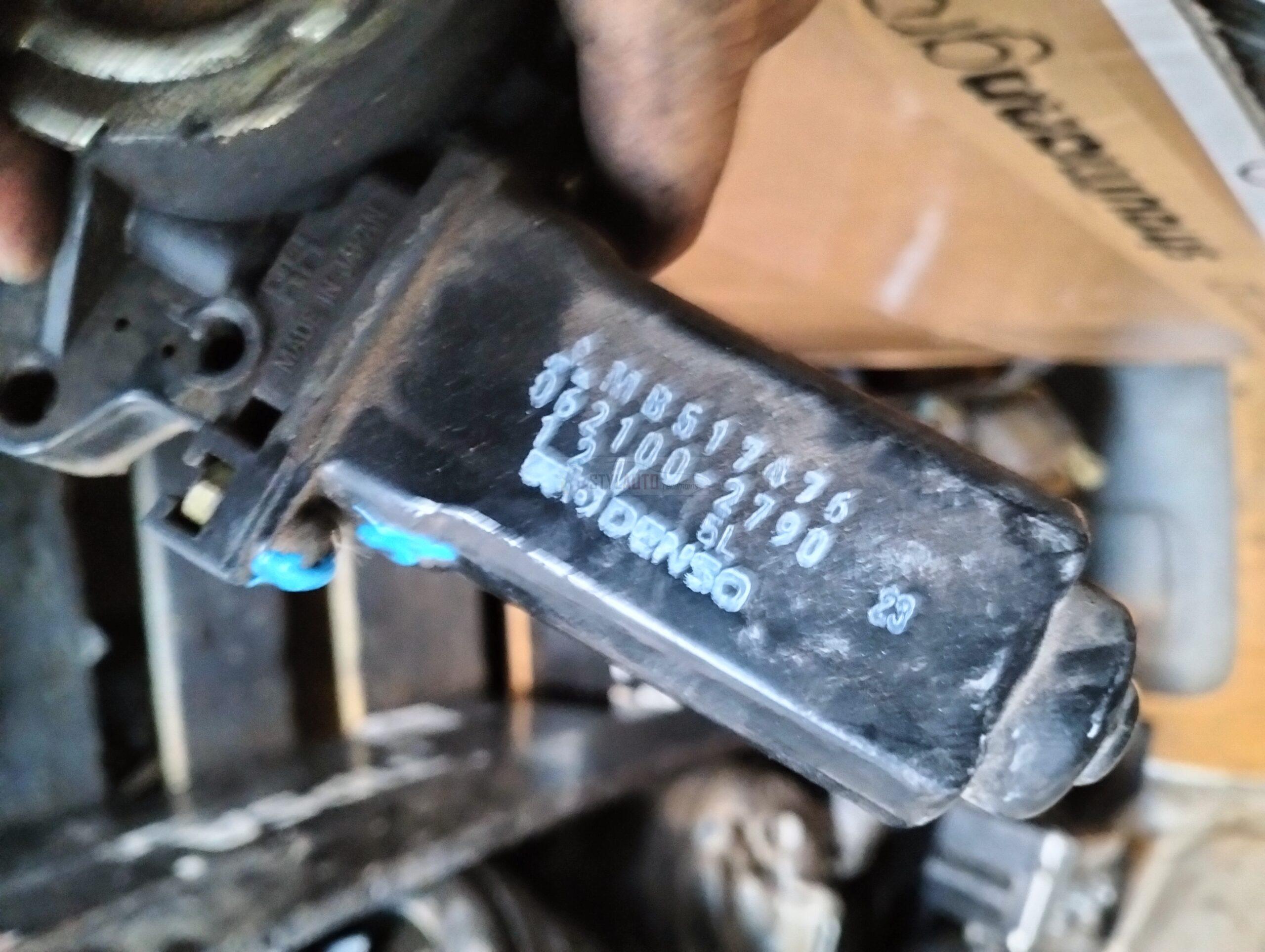 ELEVALUNAS DELANTERO DERECHO con referencia MB517476 ; MITSUBISHI MONTERO TODO TERRENO