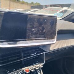pantalla navegador peugeot 208 gt line