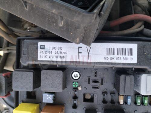 MODULO DE FUSIBLES BSM DEL MOTOR PARA OPEL ASTRA H – OPEL ZAFIRA B (2004-2009). REFERENCIA OPEL 13205782 (FY) Y REFERENCIA HELLA 5DK008668-13